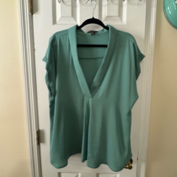 Forever 21 Green Flutter Sleeve Blouse - Picture 2 of 5